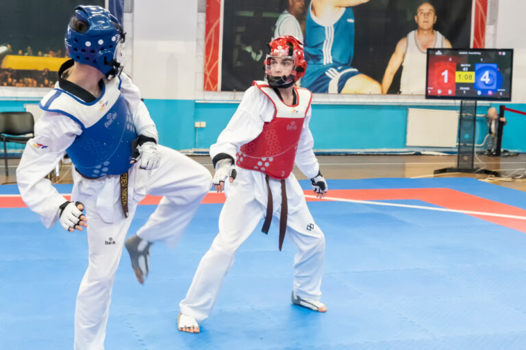 Taekwondo to Muay Thai- Taekwondo Feint