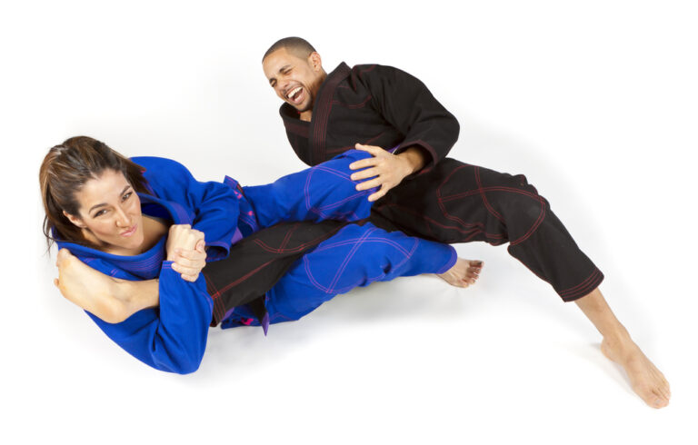 Man Aggressive in Brazilian jiu-jitsu gets knee bared